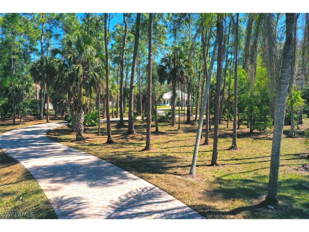 1520 Oakes Boulevard Naples FL 34119 226006448 image3