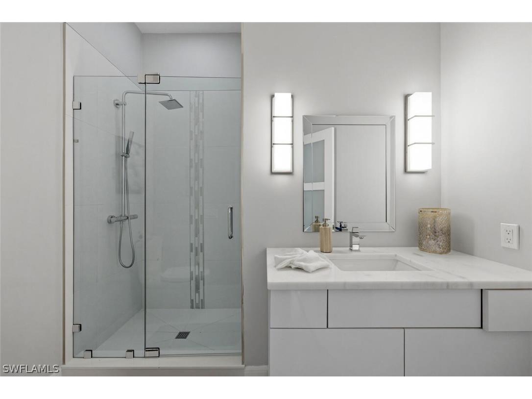 1520 Oakes Boulevard Naples FL 34119 226006448 image30