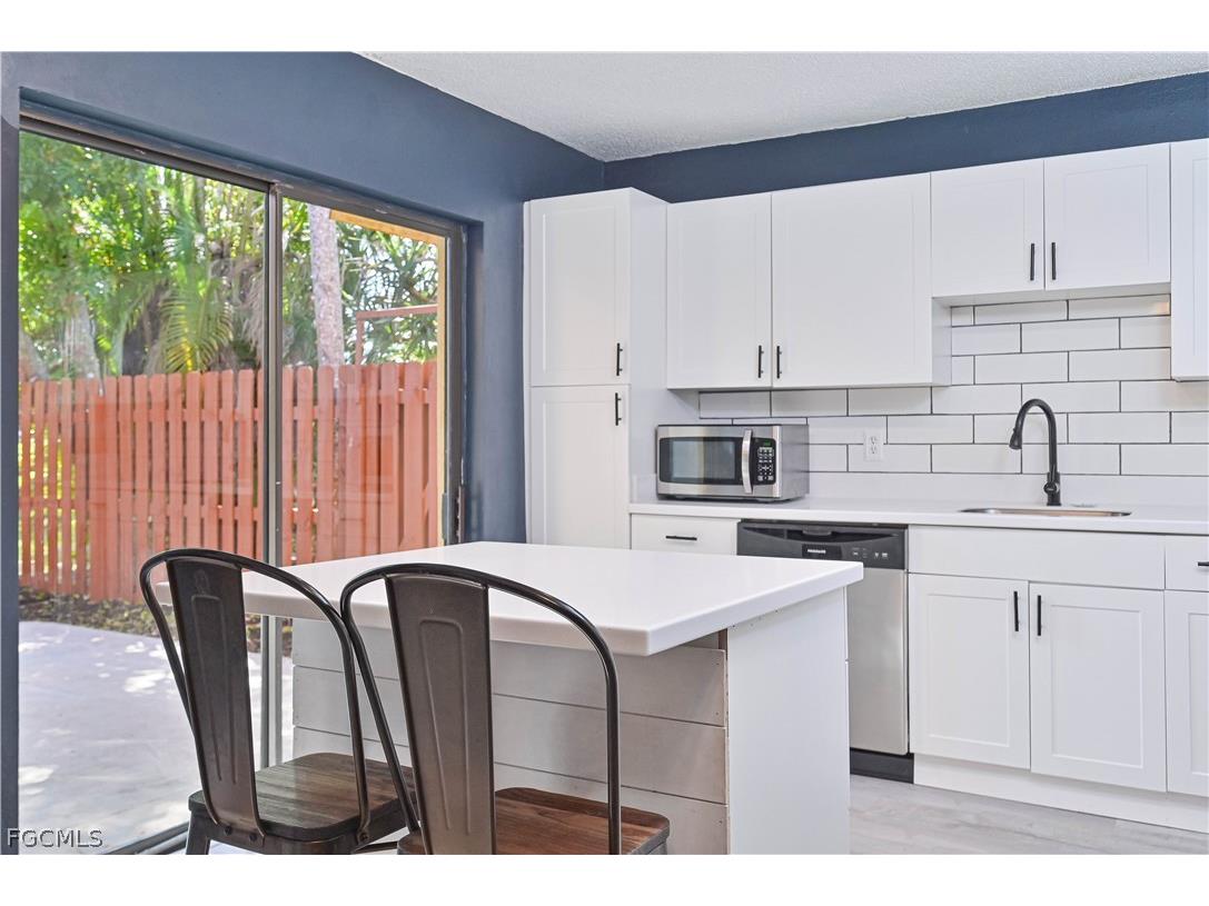 1520 Park Meadows Drive #2 Fort Myers FL 33907 2026006054 image1