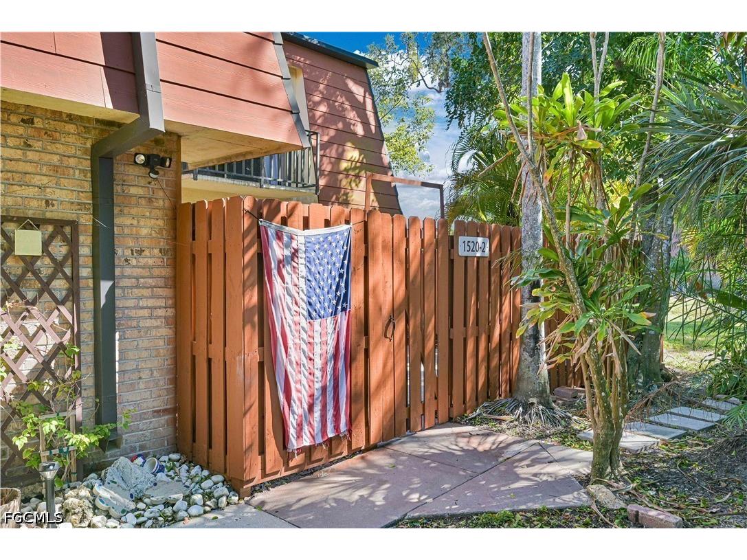 1520 Park Meadows Drive #2 Fort Myers FL 33907 2026025290 image2
