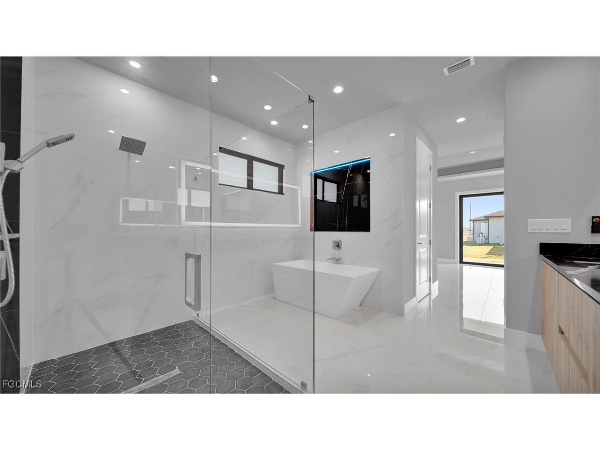 1521 NW 37th Avenue Cape Coral FL 33993 2025023032 image19