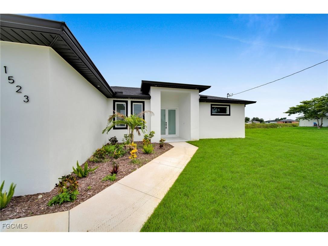 1523 NE 19th Avenue Cape Coral FL 33909 2025008230 image3