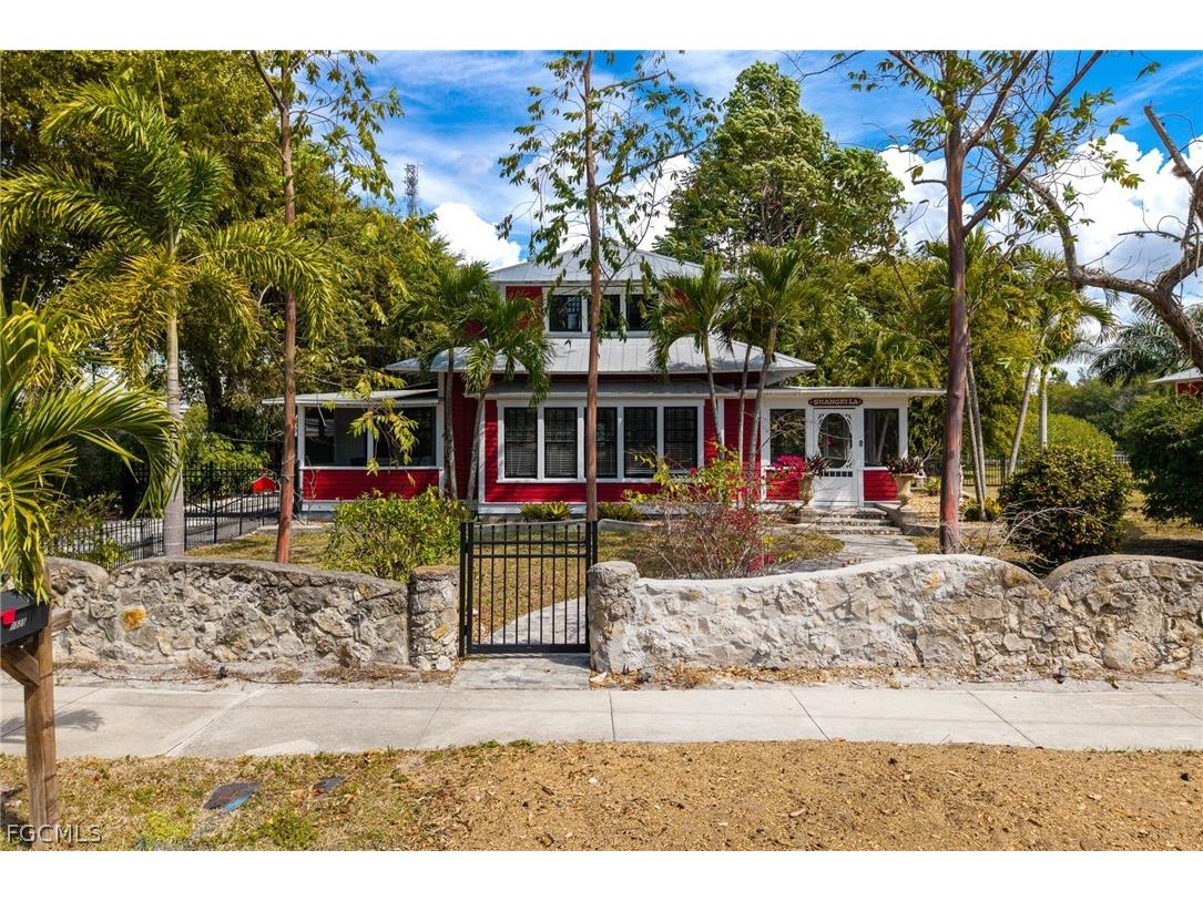 1525 Palm Avenue Fort Myers FL 33916 2026008944 image1
