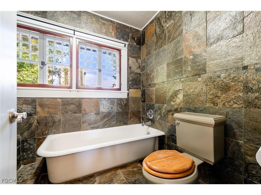 1525 Palm Avenue Fort Myers FL 33916 2026008944 image27