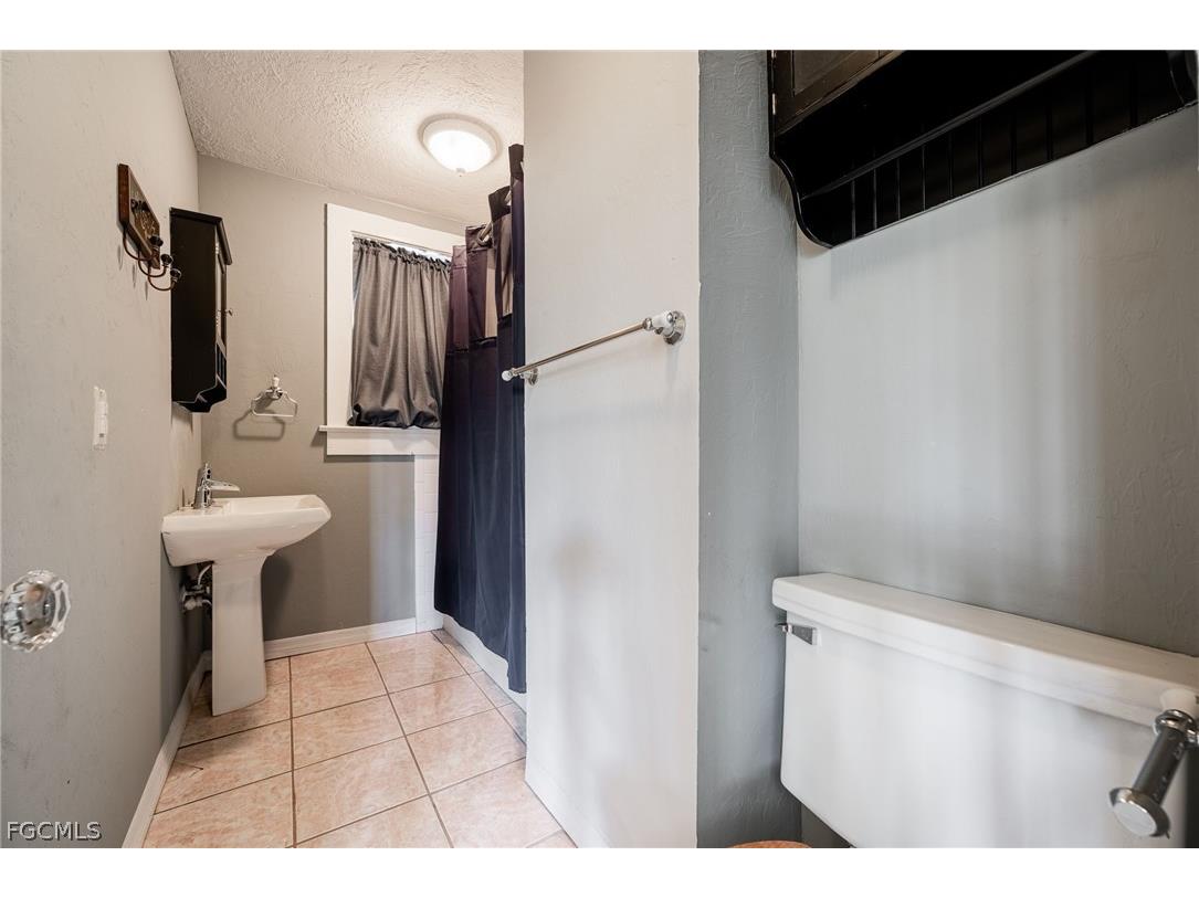 1525 Palm Avenue Fort Myers FL 33916 2026008944 image30