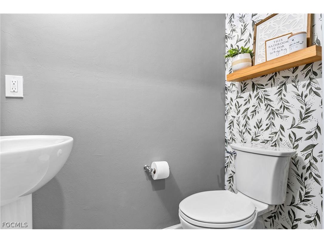 1526 Lake Jessup Circle Cape Coral FL 33909 2026007645 image28