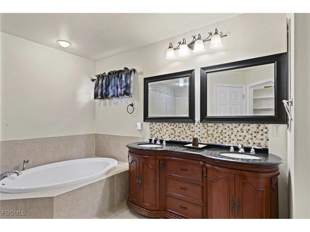 1526 NW 24th Terrace Cape Coral FL 33993 2025015023 image10