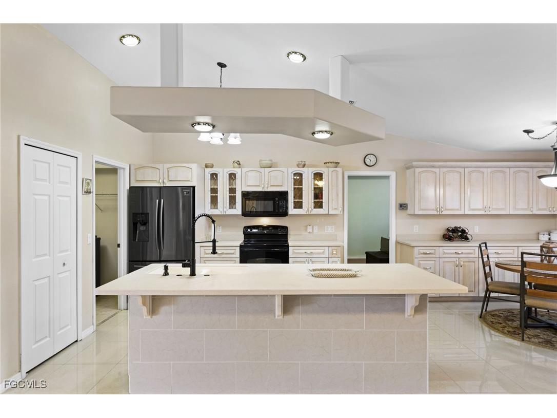 1526 NW 24th Terrace Cape Coral FL 33993 2025015023 image2