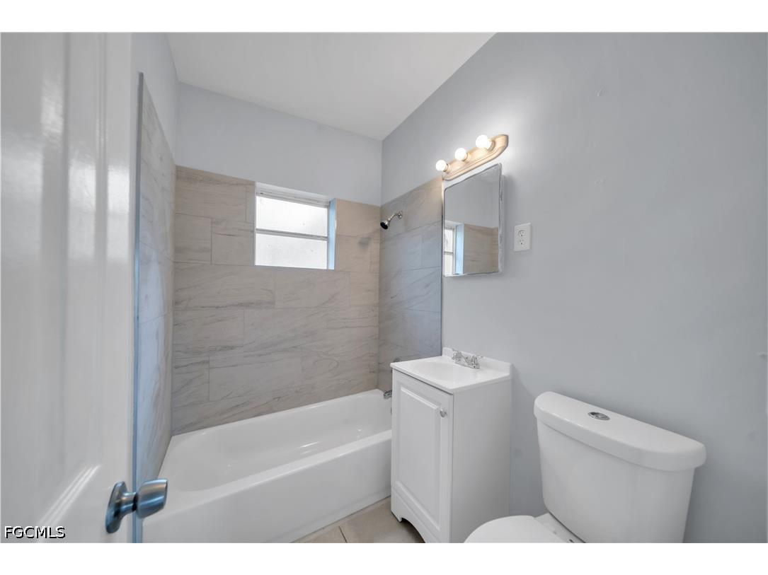 1527 Gardenia Avenue Fort Myers FL 33916 2026020686 image14