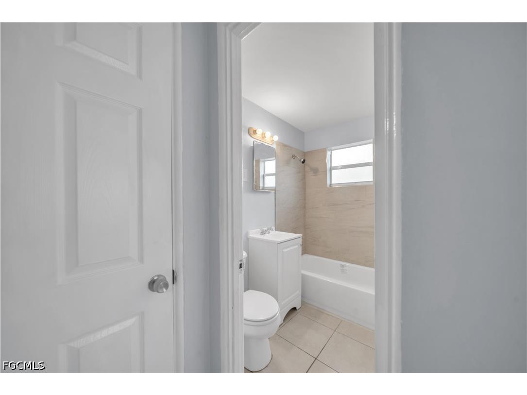 1527 Gardenia Avenue Fort Myers FL 33916 2026020686 image24