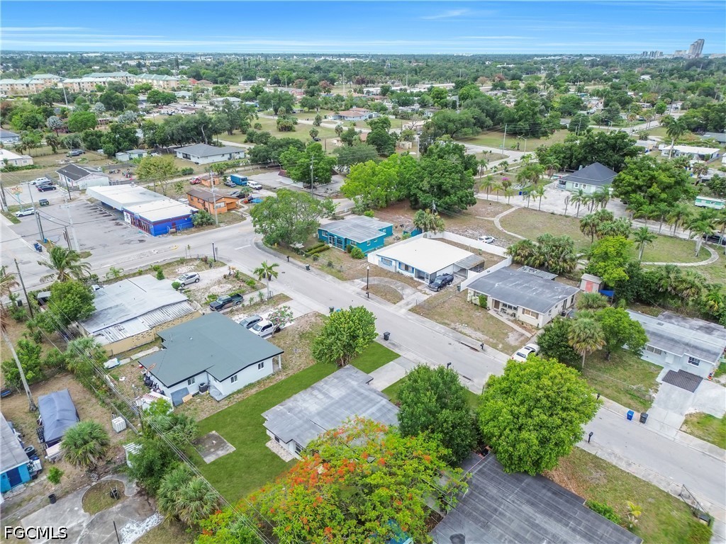 1527 Gardenia Avenue Fort Myers FL 33916 2026020686 image3
