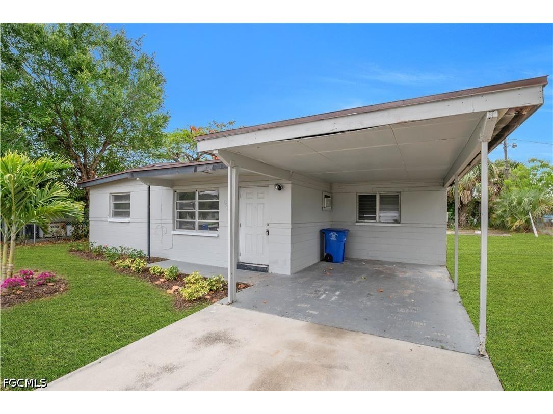 1527 Gardenia Avenue Fort Myers FL 33916 2026020686 image5