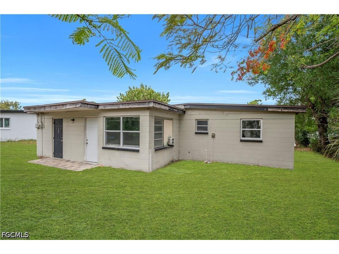 1527 Gardenia Avenue Fort Myers FL 33916 2026020686 image7