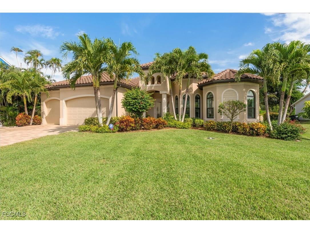 15271 Tahitian Drive Fort Myers FL 33908 2025019377 image2