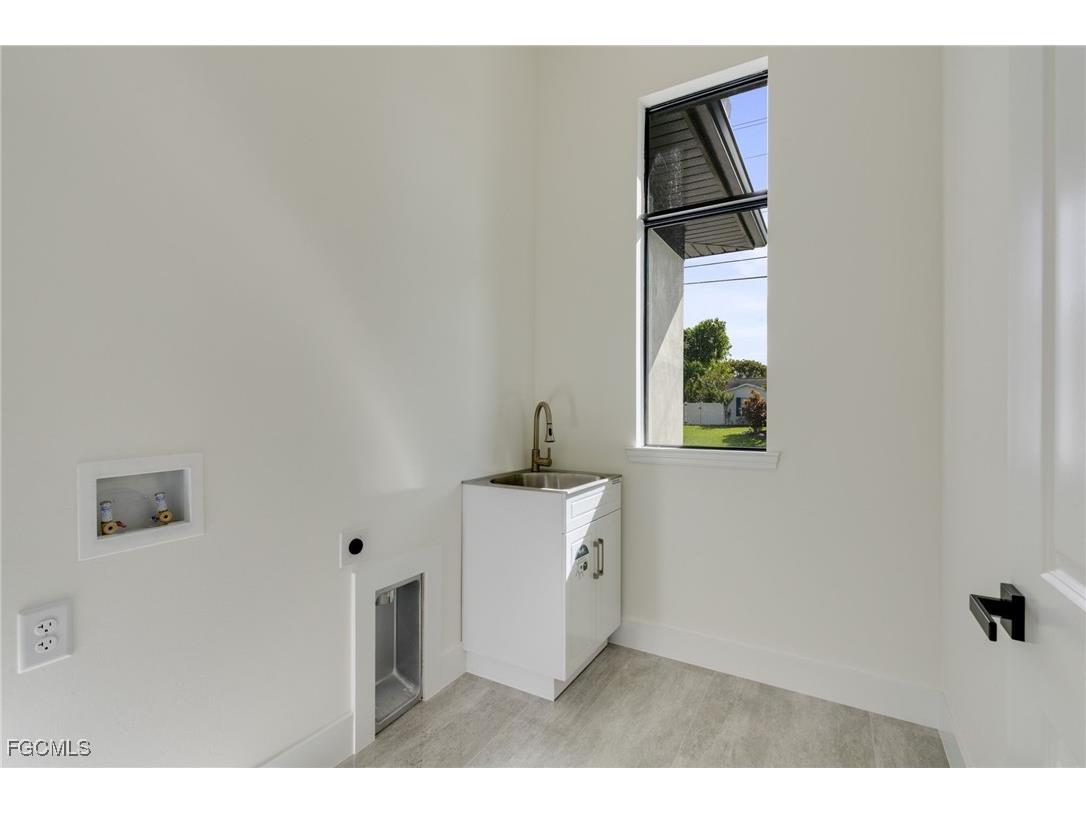 153 SE 21st Street Cape Coral FL 33990 2025024840 image15