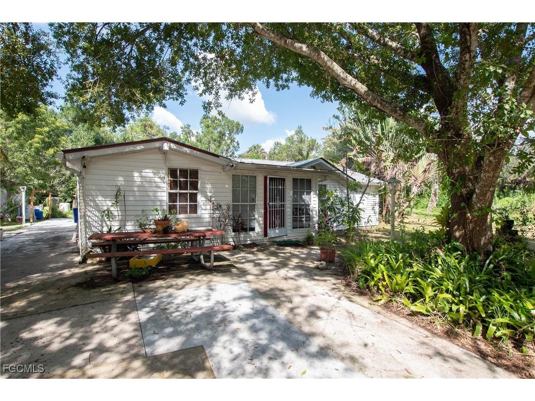 1531 Brewer Road North Fort Myers FL 33917 2025002443 image1