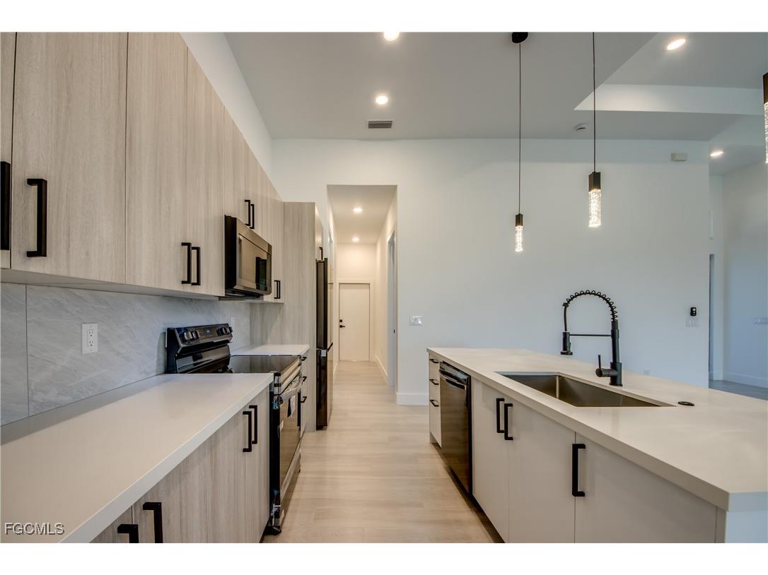 1531 NW 40th Place Cape Coral FL 33993 2025015130 image14