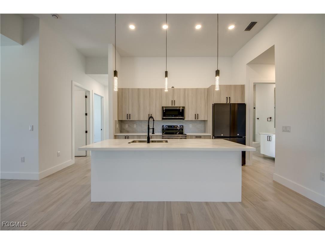 1531 NW 40th Place Cape Coral FL 33993 2025015130 image17