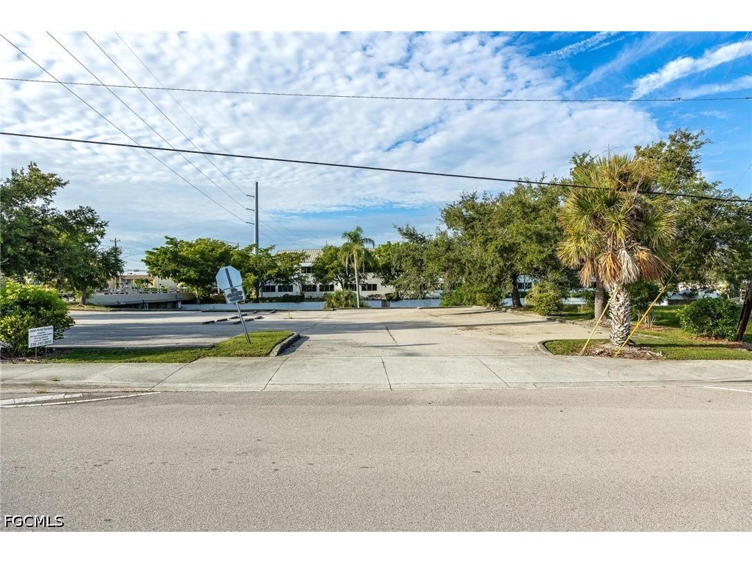 1532 Shelby Parkway Cape Coral FL 33904 2026017660 image28