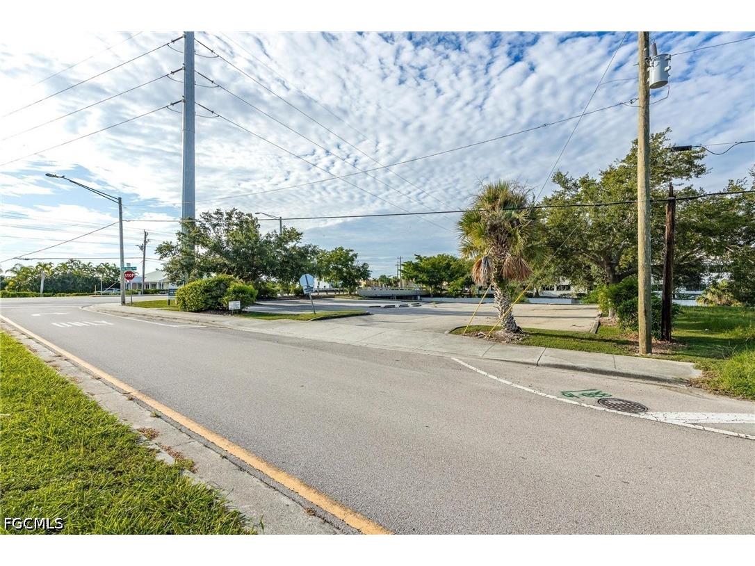 1532 Shelby Parkway Cape Coral FL 33904 2026017660 image29