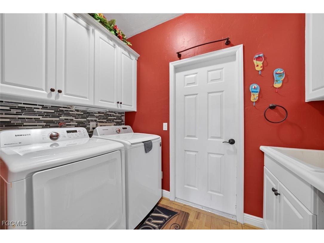 15332 Fiddlesticks Boulevard Fort Myers FL 33912 2025010205 image8