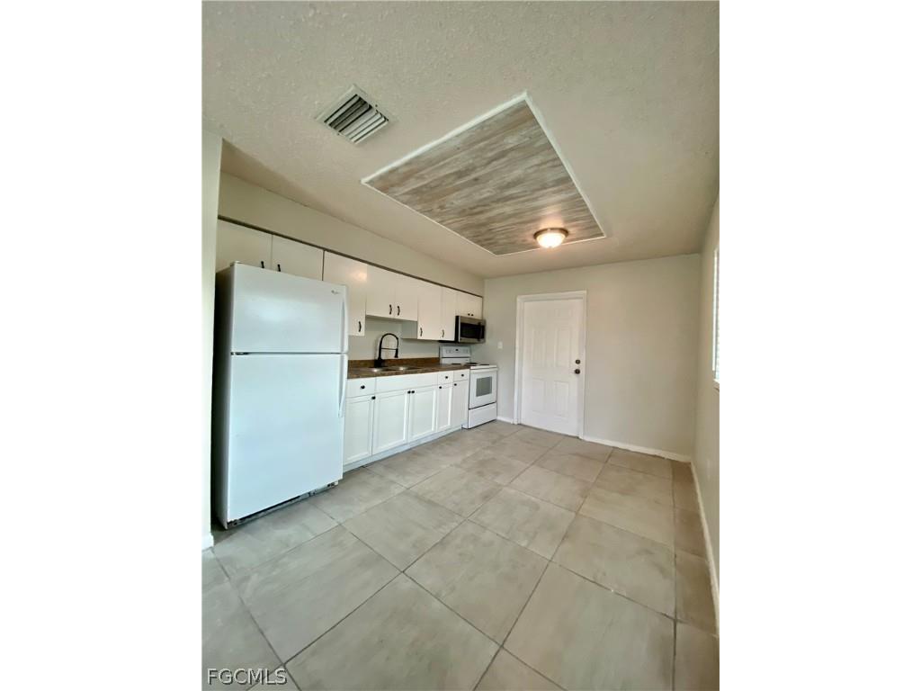 1534 Oak Drive Fort Myers FL 33907 2026010273 image6