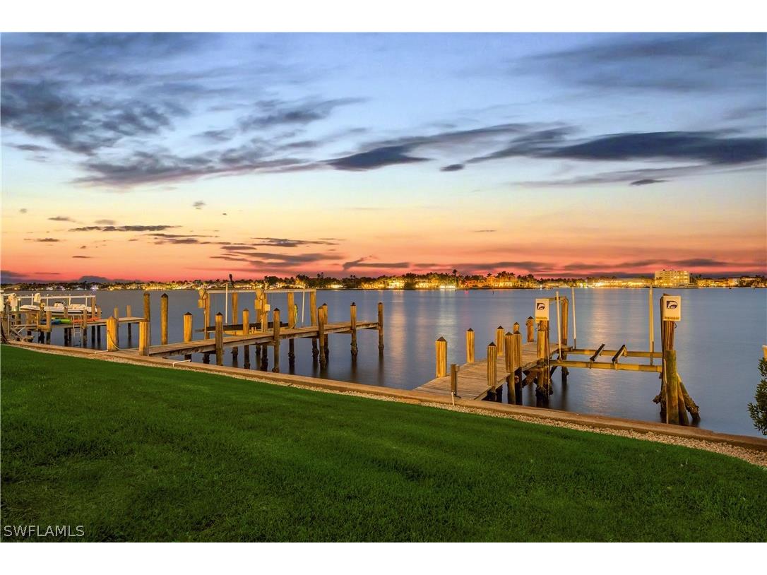1535 Dolphin Lane Naples FL 34102 226011596 image2