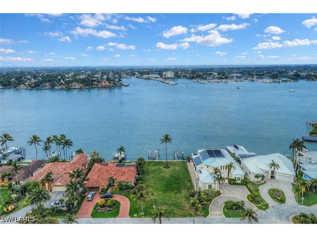 1535 Dolphin Lane Naples FL 34102 226022404 image2