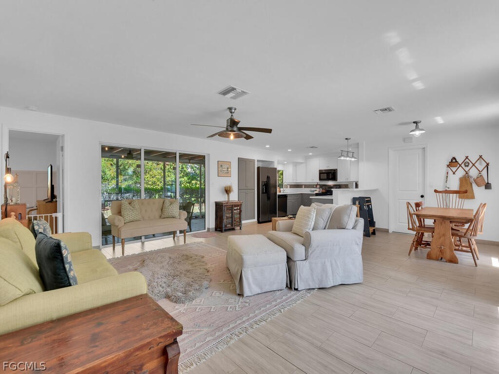 1537 Covington Circle E Fort Myers FL 33919 2026011542 image1