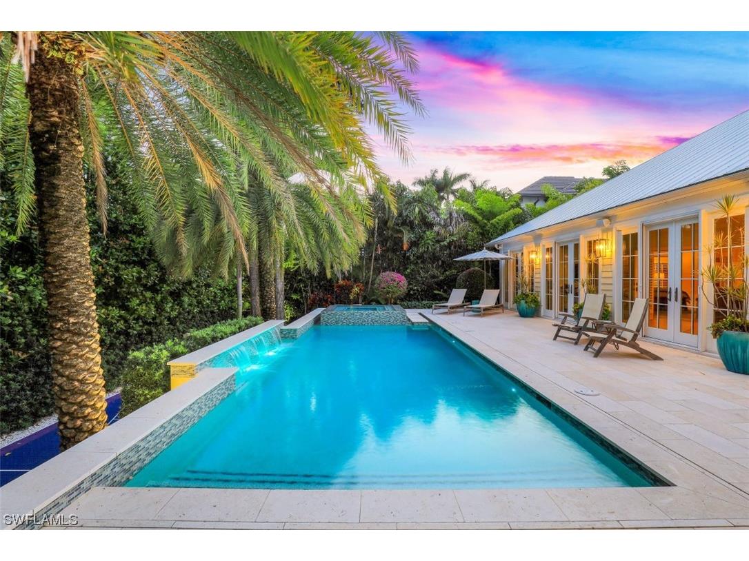 154 4th Avenue N Naples FL 34102 223064173 image1
