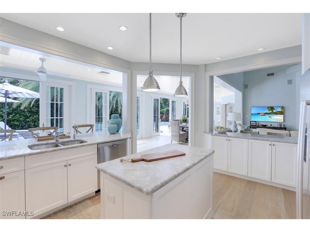 154 4th Avenue N Naples FL 34102 225064601 image21