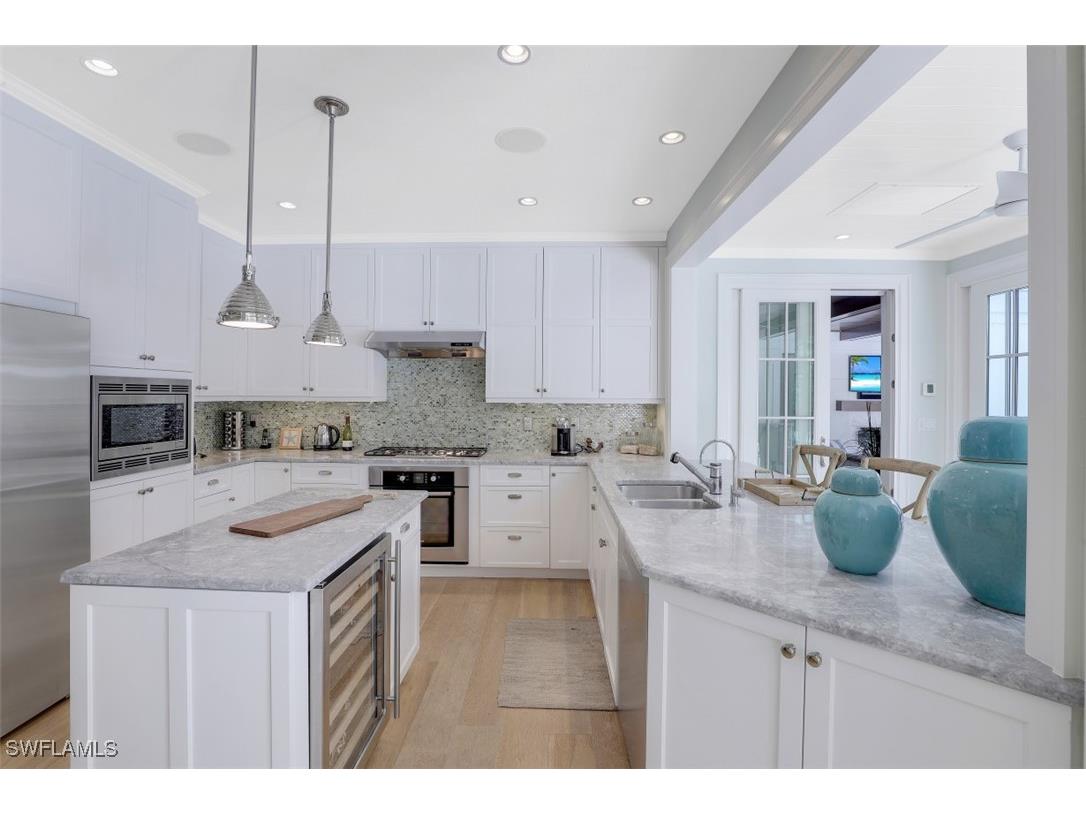 154 4th Avenue N Naples FL 34102 225064601 image23