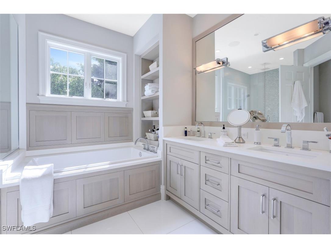 154 4th Avenue N Naples FL 34102 225064601 image39