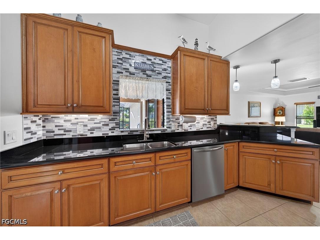 154 SE 21st Terrace Cape Coral FL 33990 2026015124 image13