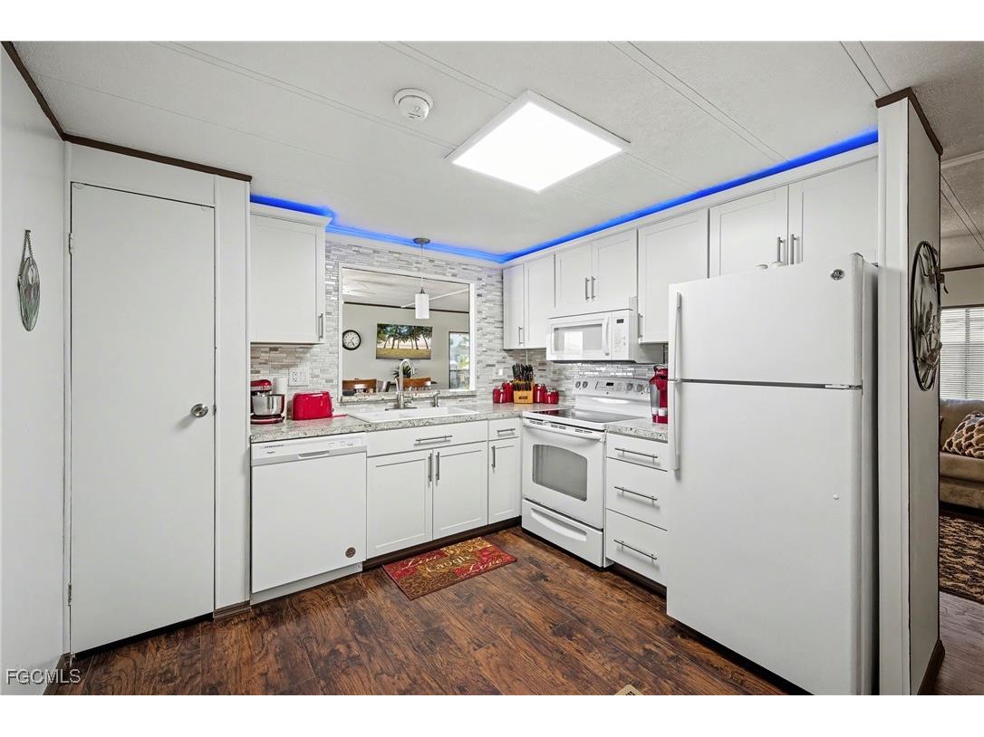 154 Siesta Lane Fort Myers FL 33905 2025025552 image8