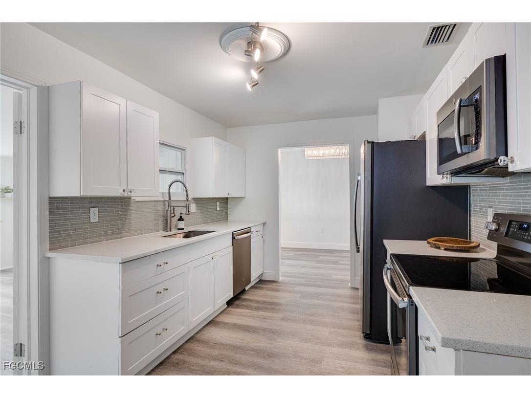 1542 Coconut Drive Fort Myers FL 33901 2026004659 image11