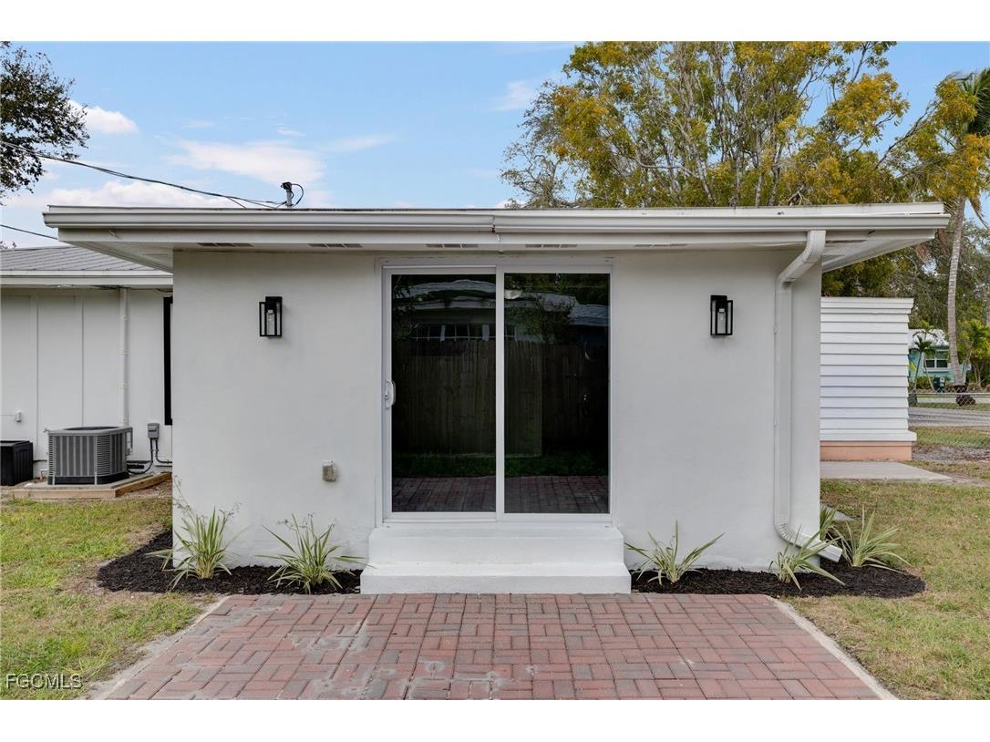 1542 Coconut Drive Fort Myers FL 33901 2026004659 image22