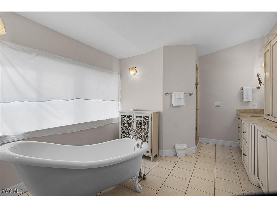 1543 San Carlos Bay Drive Sanibel FL 33957 2025023027 image27