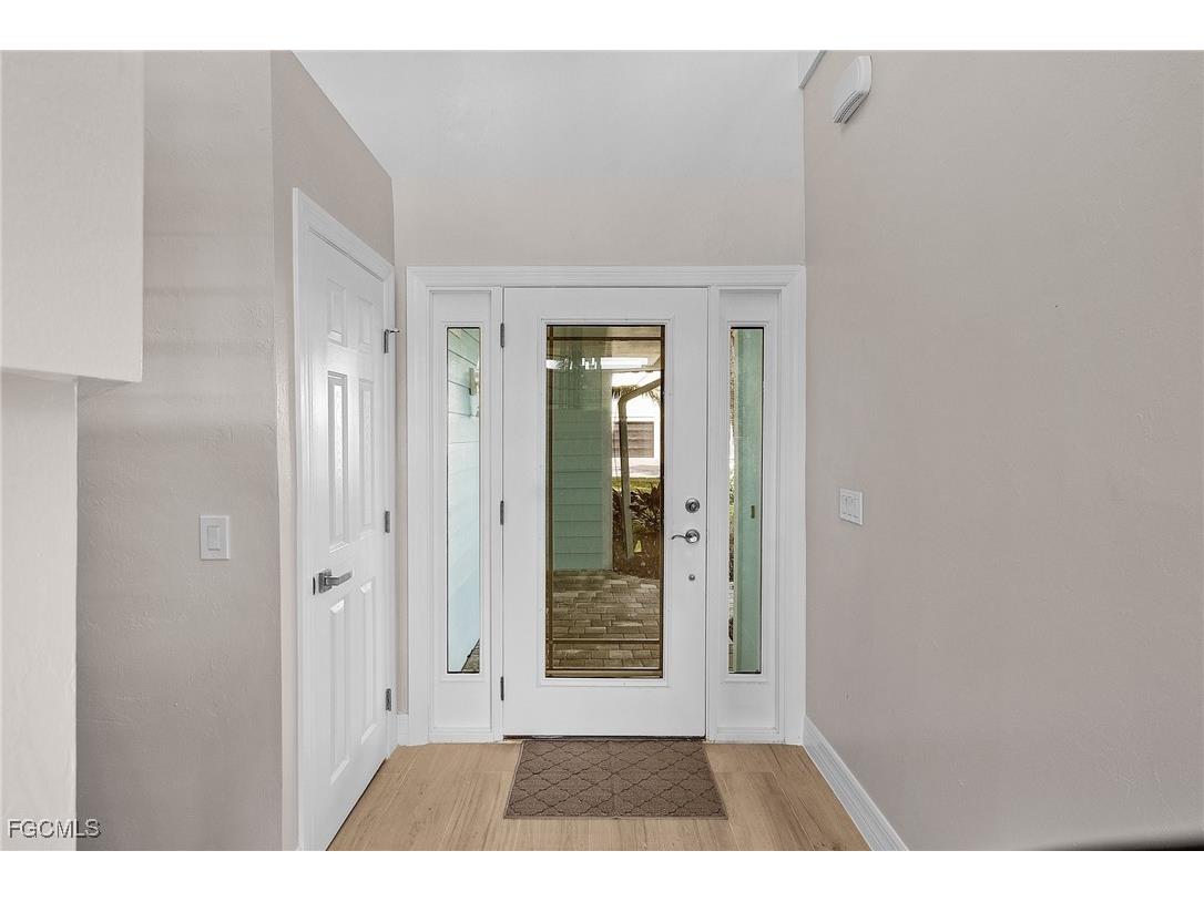 1543 San Carlos Bay Drive Sanibel FL 33957 2025023027 image4