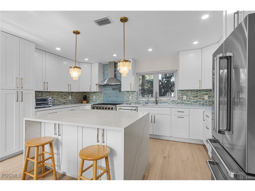 1543 San Carlos Bay Drive Sanibel FL 33957 2025023027 image6