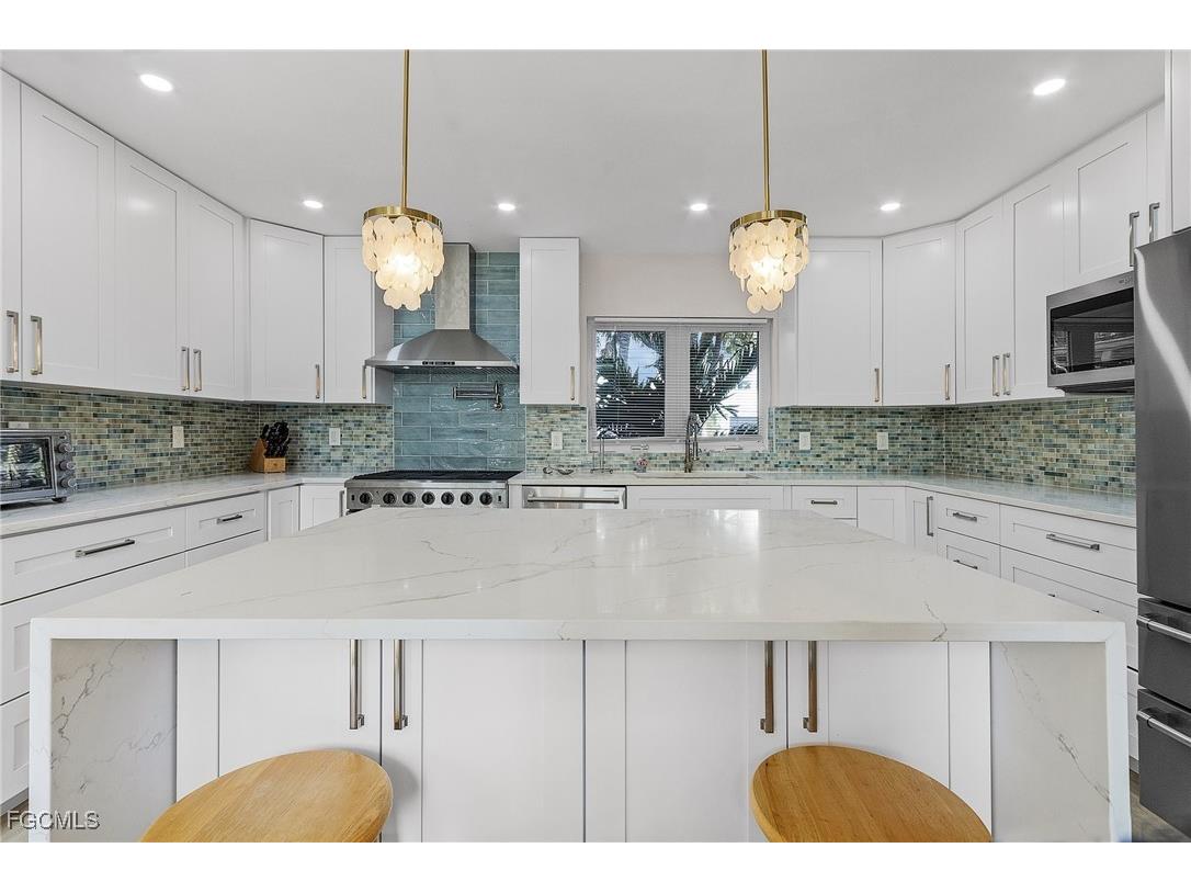 1543 San Carlos Bay Drive Sanibel FL 33957 2025023027 image7