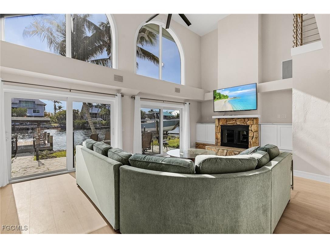 1543 San Carlos Bay Drive Sanibel FL 33957 2025023027 image9