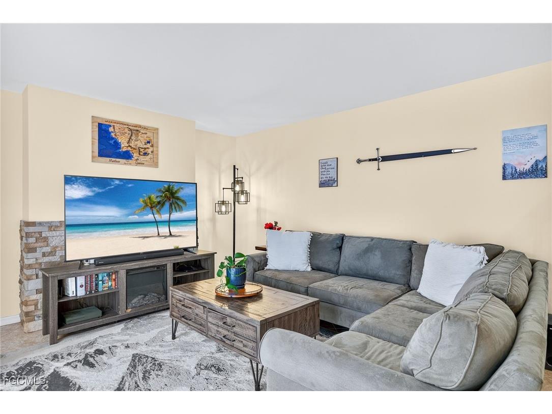 1544 Park Meadows Drive #4 Fort Myers FL 33907 2025017154 image6