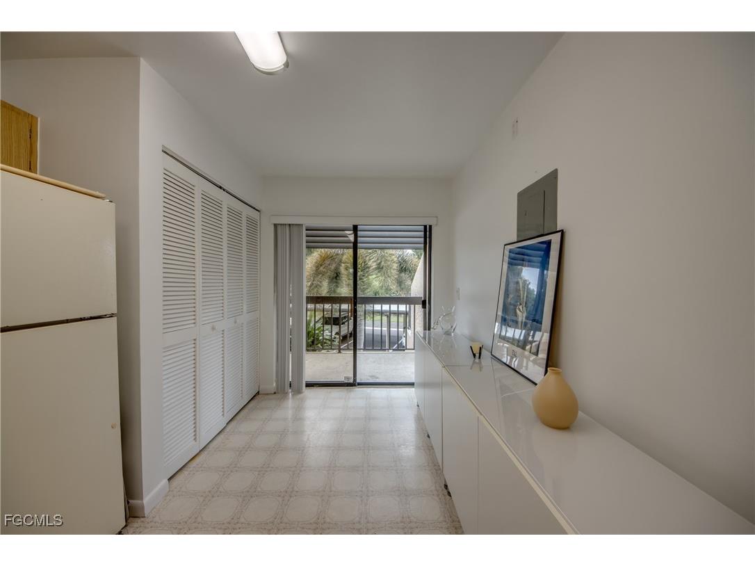 15456 Admiralty Circle #10 North Fort Myers FL 33917 2025019370 image2