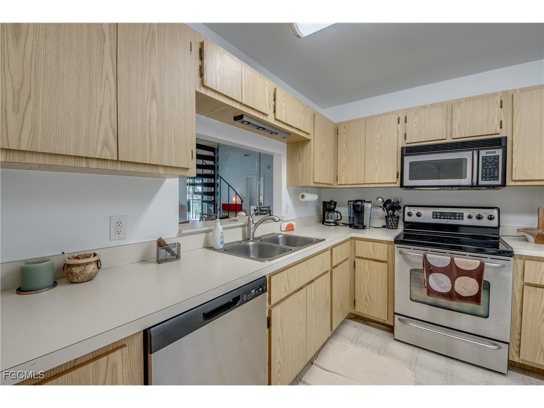 15456 Admiralty Circle #10 North Fort Myers FL 33917 2025019370 image4