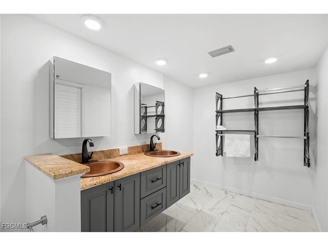 15456 Admiralty Circle #1 North Fort Myers FL 33917 2025020288 image27