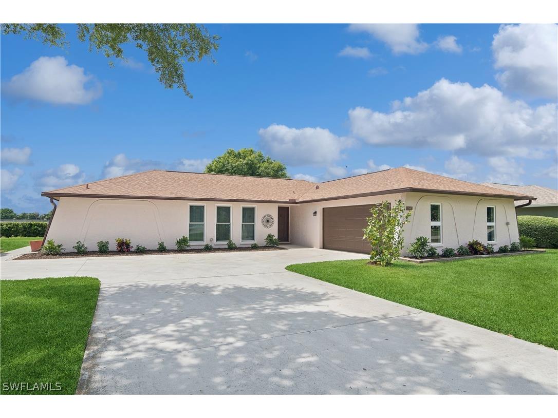 1549 Nottingham Drive Naples FL 34109 224033054 image1