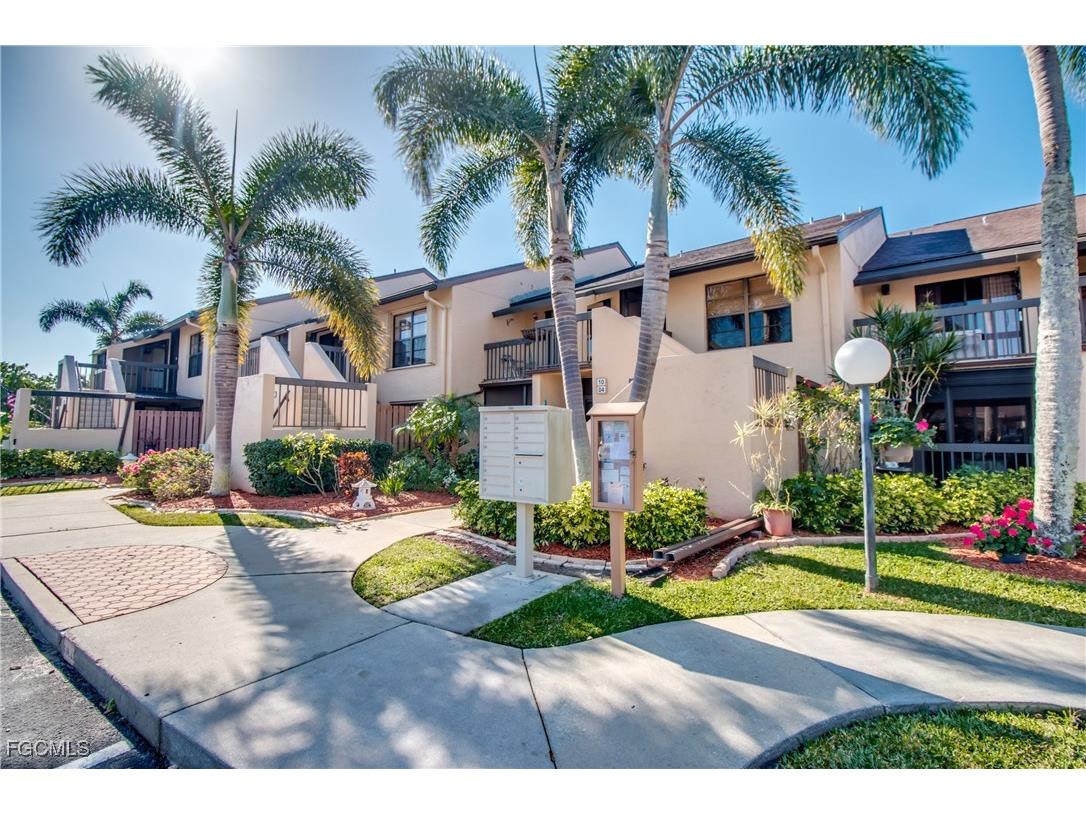 15493 Admiralty Circle #10 North Fort Myers FL 33917 2025013418 image1