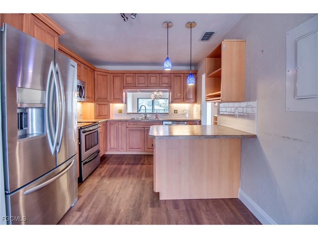 15493 Admiralty Circle #10 North Fort Myers FL 33917 2025013418 image3