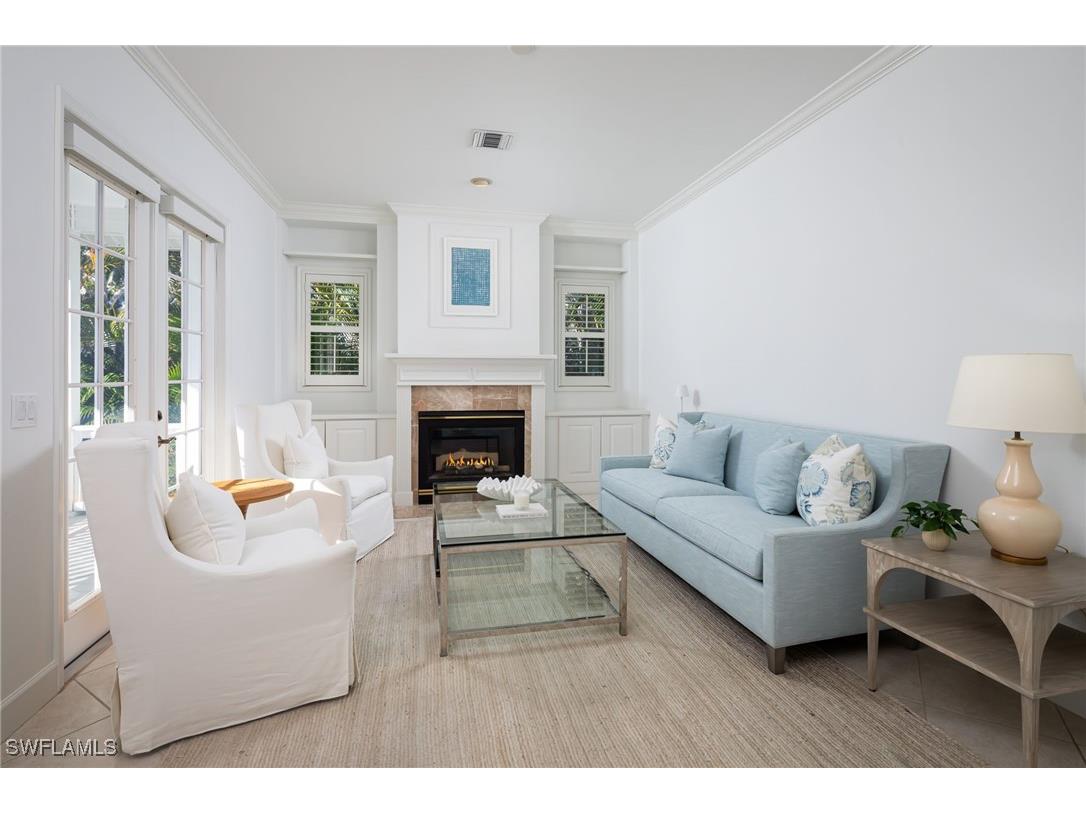 155 1st Avenue S Naples FL 34102 225065322 image1